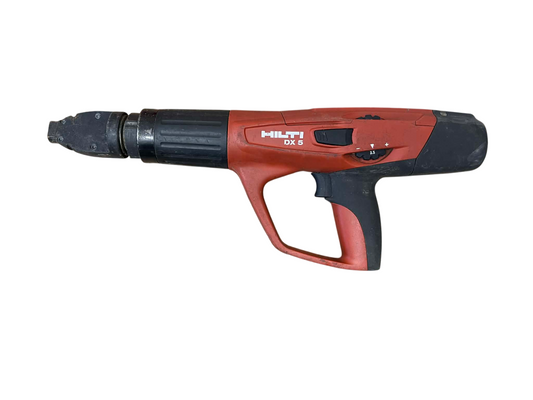 183. Prachem poháněná hřebíkovačka DX5